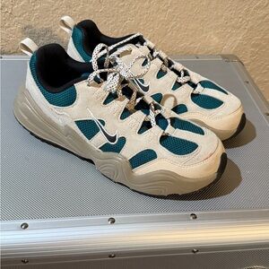 Nike Women's Sneakers - Teal and Cream